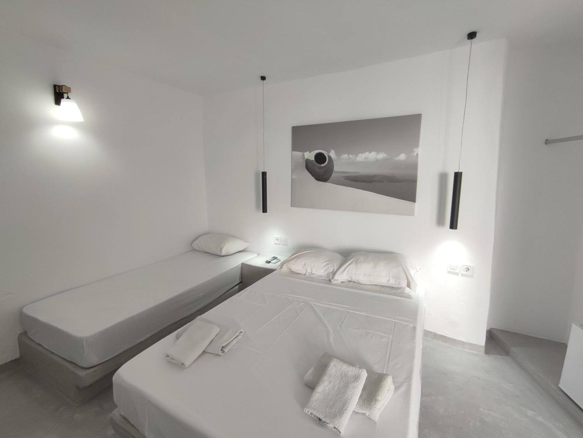 Central Santorini Serenity Rooms Fira  Exteriér fotografie